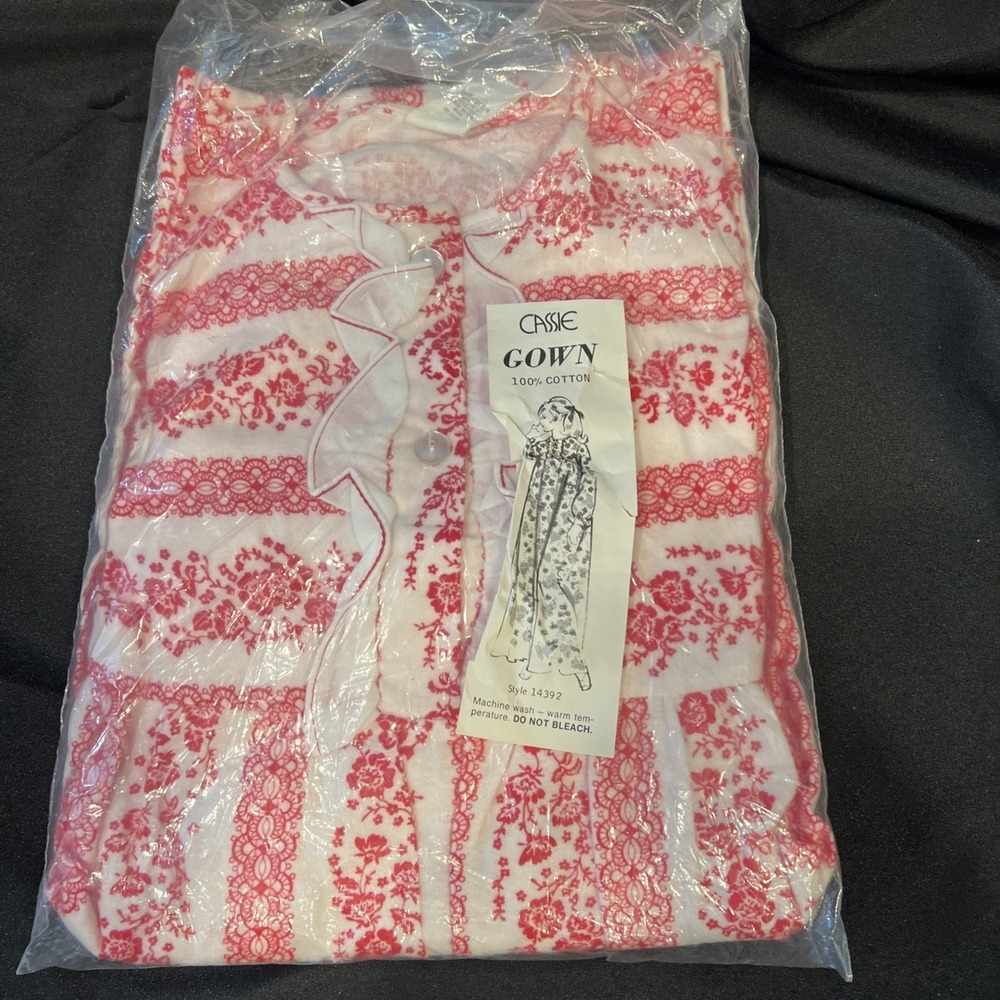 Vintage Cassie Gown Flannel 100% Cotton Nightgown - Long -Medium -36 Red & White